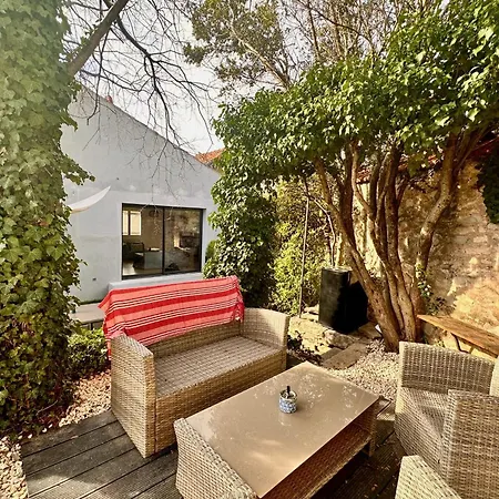 Hébergement de vacances La Maison De La Fontaine - Jardin Et Jacuzzi Nîmes
