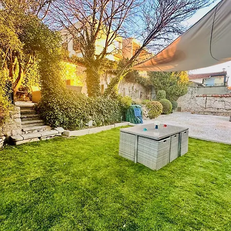Hébergement de vacances La Maison De La Fontaine - Jardin Et Jacuzzi Nîmes