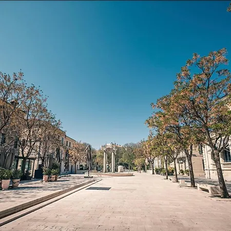 La Maison De La Fontaine - Jardin Et Jacuzzi Nîmes