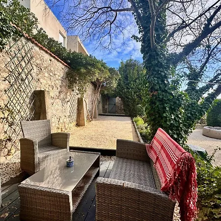 Hébergement de vacances La Maison De La Fontaine - Jardin Et Jacuzzi Nîmes