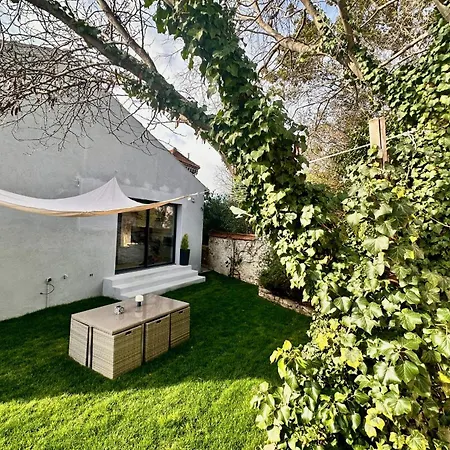 Holiday home La Maison De La Fontaine - Jardin Et Jacuzzi Nimes